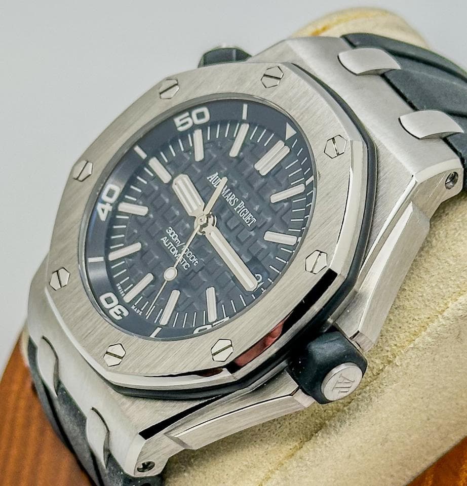 Audemars Piguet Royal Oak Offshore Diver15703ST 42mm stainless Steel Diver • Black Dial