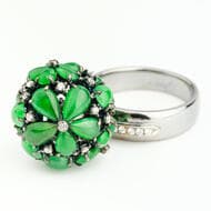 18ct White Gold Jade & Diamond Ring 18ct White Gold, Jade & Diamond Ring. Hallmarked: '18k'. Weight: 16.2g. ...