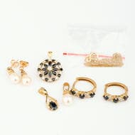 9ct Gold Jewellery Pieces All 9ct gold (6), including 2x Pairs of Earrings, 3x Pendants, 1x Chain. Hallmarked: All...