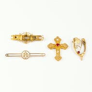 Miscellaneous, C. Early 1900S, VG - aVF Small group of early 1900's 9ct gold items, including Map of Tasmania on...