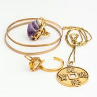 Mixed Gold Jewellery Mixed Gold Jewellery. Some pieces, damaged or broken. Hallmarked: Unmarked (tests as plated x1,...
