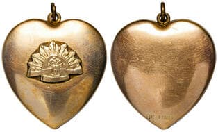 Sweetheart Locket, C. WWI, gVF 9ct gold sweetheart locket, in the form of a heart with applied Rising Sun design to...