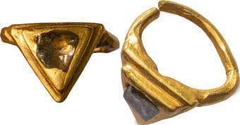 Antique Jewellery, Possibly Chola Period (10-12 Century AD), Gold Jewelry - Ear Ring, an antique handcrafted gold ear...
