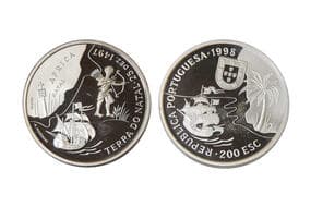 Portugal, Commemorative issue Of Natal, 200 Escudos, Silver (.925), 26.70grms, 1998, Obv. The Portuguese coat of arms...