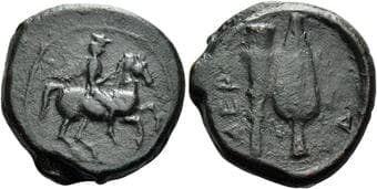 Thessaly, Kings of Elimiotis, Derdas II circa 380 Dichalkon circa 380, Æ 18 mm, 6.49 g. Horseman, wearing petasos and...