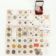 Miscellaneous, 1837 - 1990, F - UNC Range of common local & world tokens in flips/album sheets, from GB, Italy,...