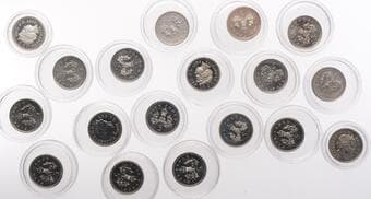 The Gary Oddie Collection of English Regal Shillings
Elizabeth II (1952-2022), Decimal issues, Five Pence (18), all...